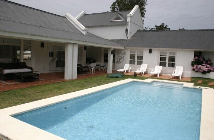 Casa con pileta en Barrio Cerrado en Manantiales
